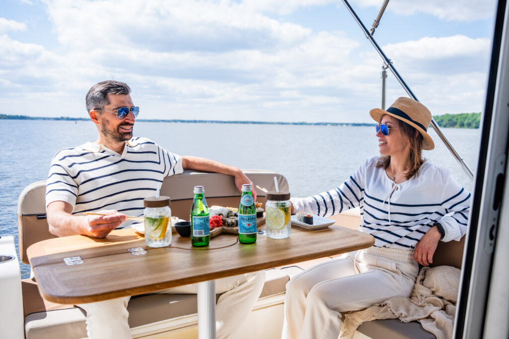 Czarter jachtu motorowego na Zegrzu - Quicksilver Activ 705 Weekend