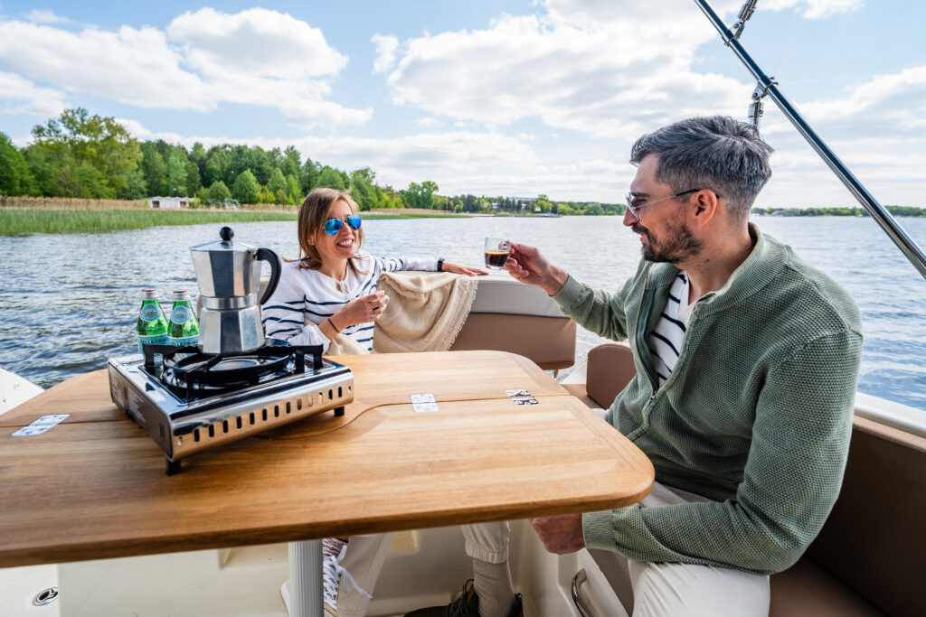 Czarter jachtu motorowego na Zegrzu - Quicksilver Activ 705 Weekend