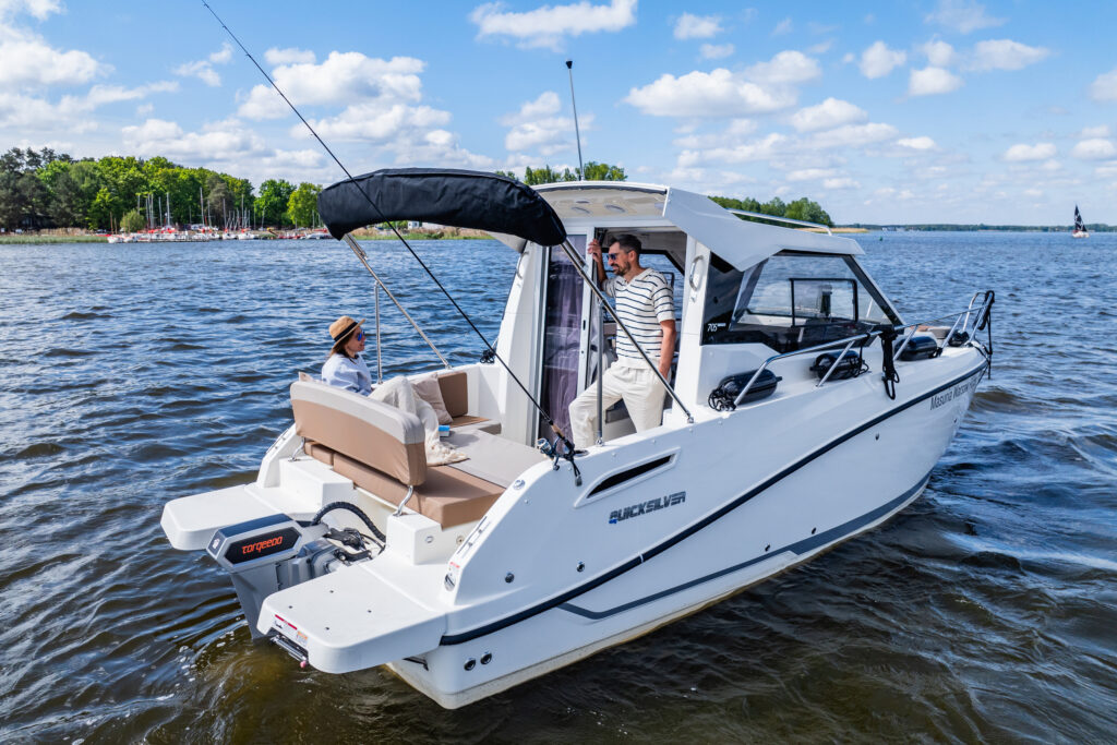 Czarter jachtu motorowego na Zegrzu - Quicksilver Activ 705 Weekend