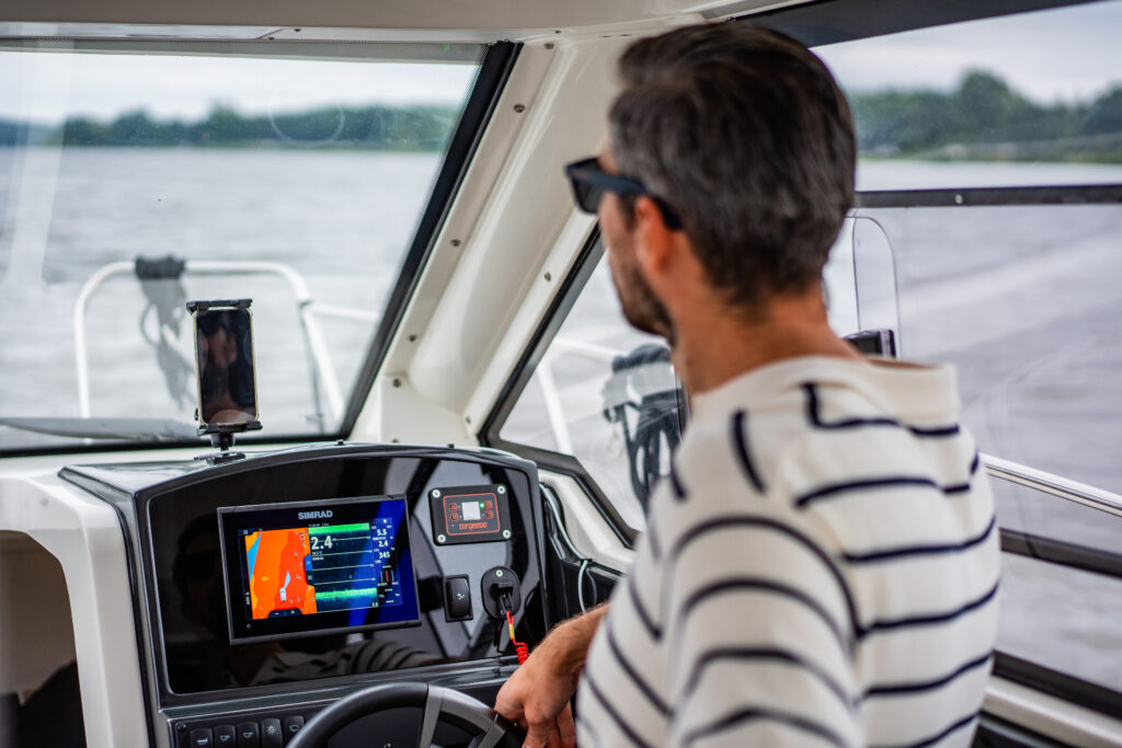 Czarter jachtu motorowego na Zegrzu - Quicksilver Activ 705 Weekend