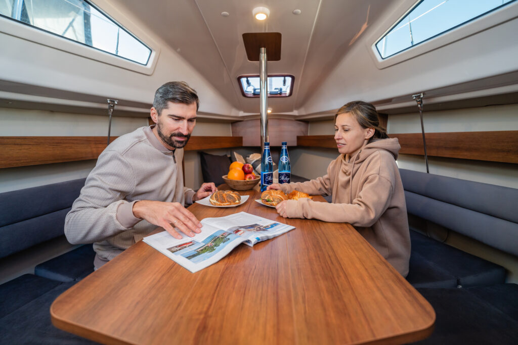 Czarter jachtu żaglowego na Zegrzu - Maxus 24 EVO