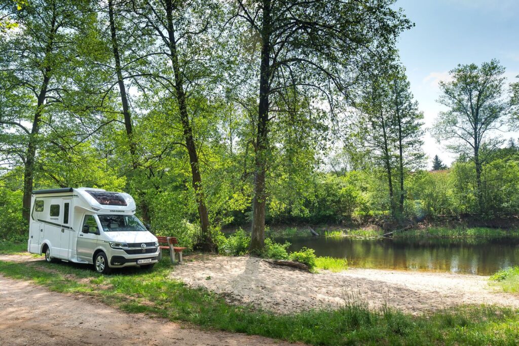 Kamper na wynajem - automat - 4 osoby - Warszawa, mazowieckie - Volkswagen Bulli T6.1 - Weinsberg X-Cursion 500 MQ