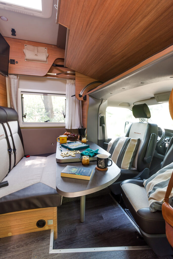 Kamper na wynajem - automat - 4 osoby - Warszawa, mazowieckie - Volkswagen Bulli T6.1 - Weinsberg X-Cursion 500 MQ