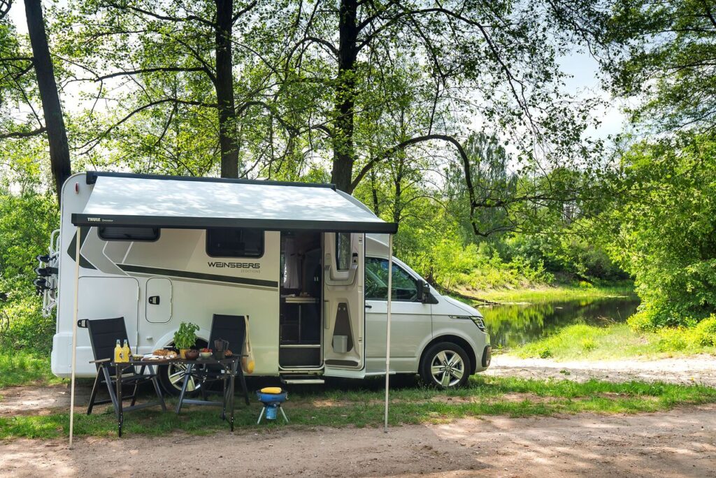 Kamper na wynajem - automat - 4 osoby - Warszawa, mazowieckie - Volkswagen Bulli T6.1 - Weinsberg X-Cursion 500 MQ