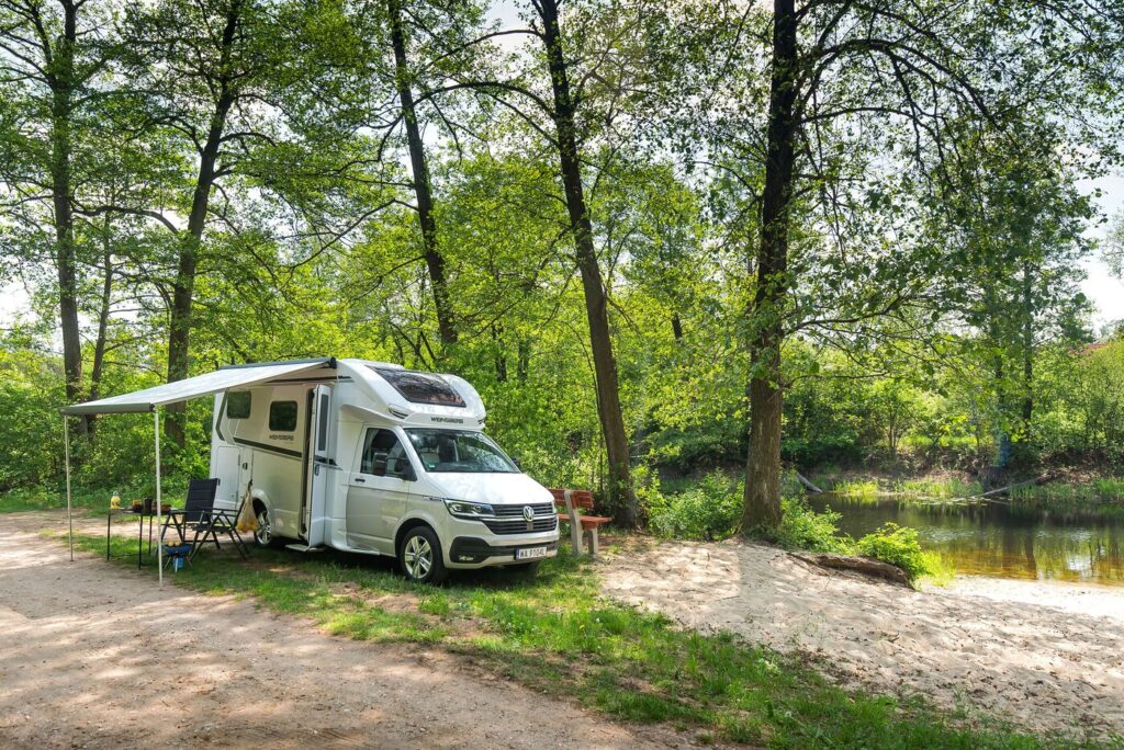 Kamper na wynajem - automat - 4 osoby - Warszawa, mazowieckie - Volkswagen Bulli T6.1 - Weinsberg X-Cursion 500 MQ